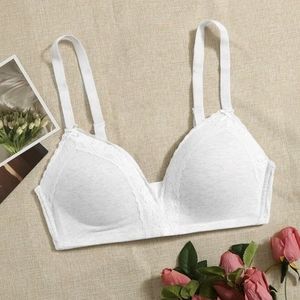 Size 40B NWOT Contrast lace bra